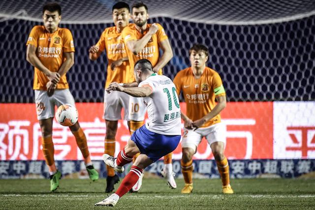 维拉首轮惨遭0-4，主帅埃梅里难以置信